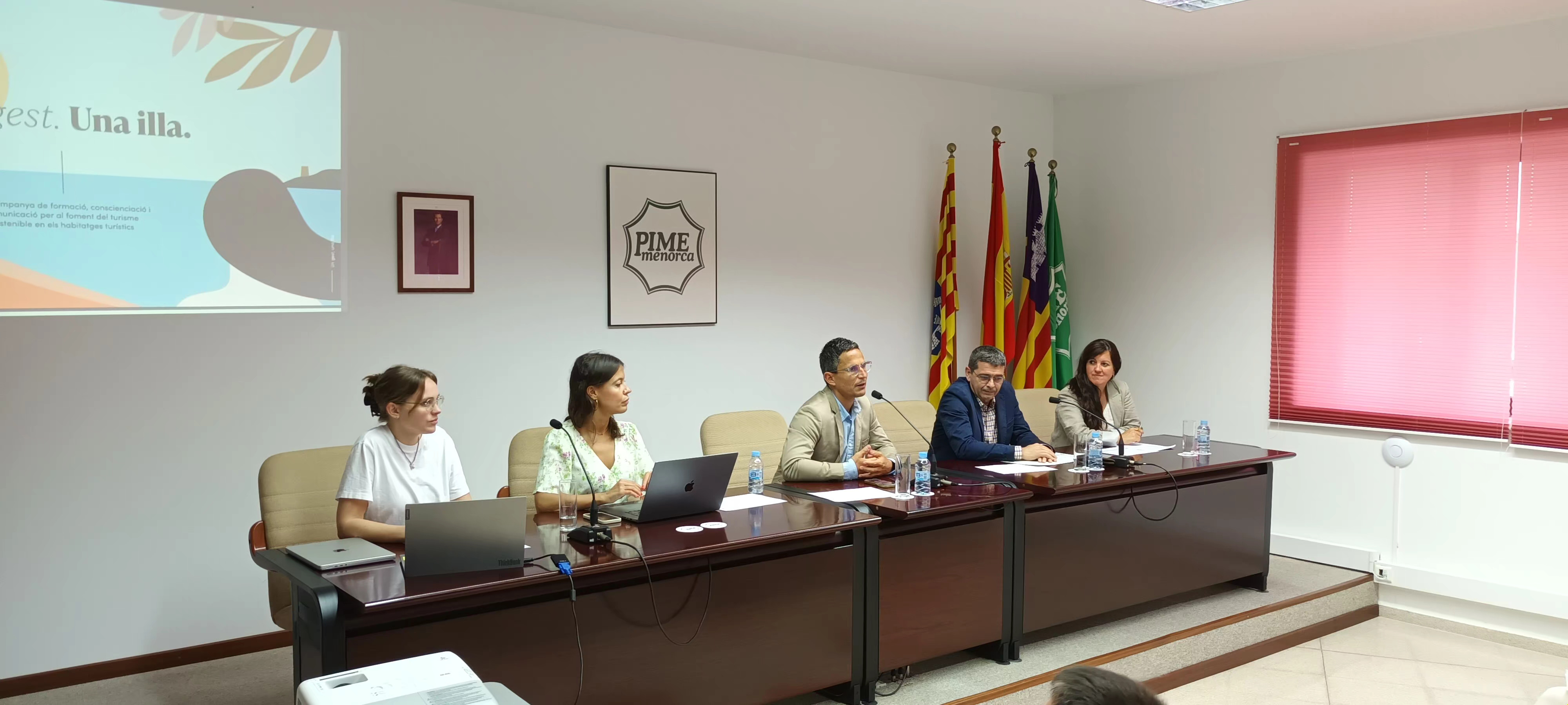 VITURME apuesta por la sostenibilidad de las viviendas turísticas. 'Un gesto, una isla'